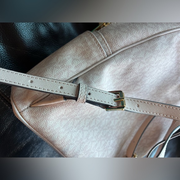 Michael Kors pink floral backpack metallic & gold detailing w/ pockets - Picture 3 of 12